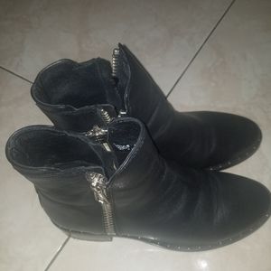 Steve Madden Black leather ankle boots.